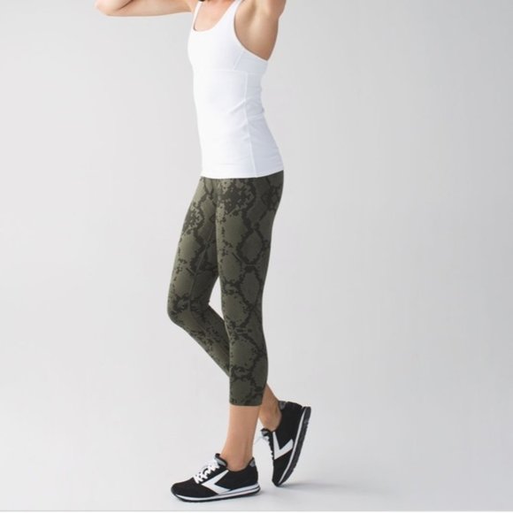 lululemon athletica Pants - Lululemon Snake Print Cropped Leggings 6 Green & Black